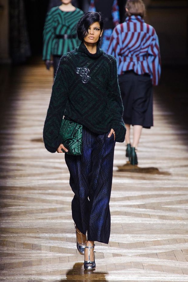 Dries Van Noten... أناقة الخطوط الوهمية