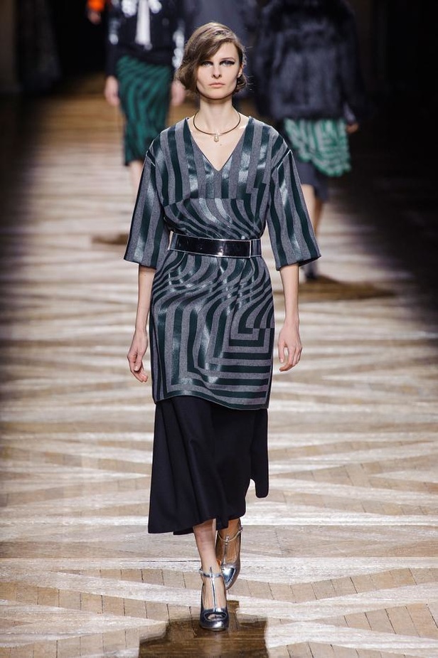 Dries Van Noten... أناقة الخطوط الوهمية