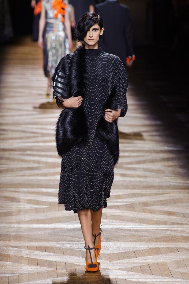 Dries Van Noten... أناقة الخطوط الوهمية