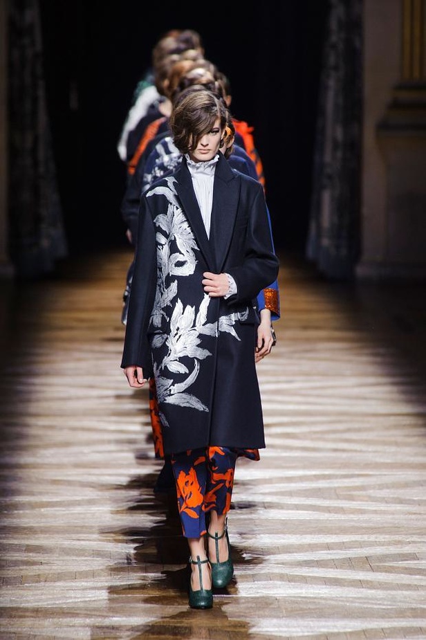 Dries Van Noten... أناقة الخطوط الوهمية