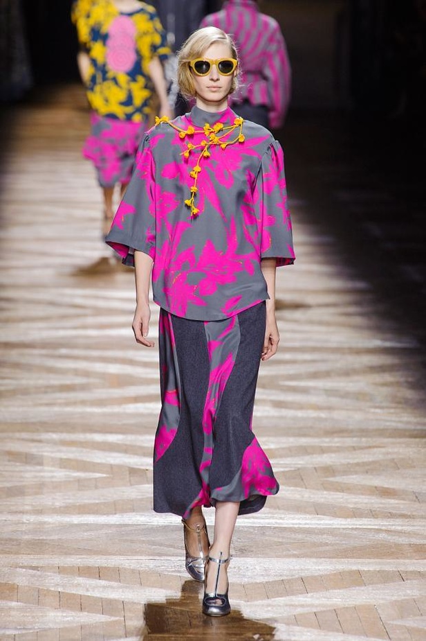 Dries Van Noten... أناقة الخطوط الوهمية