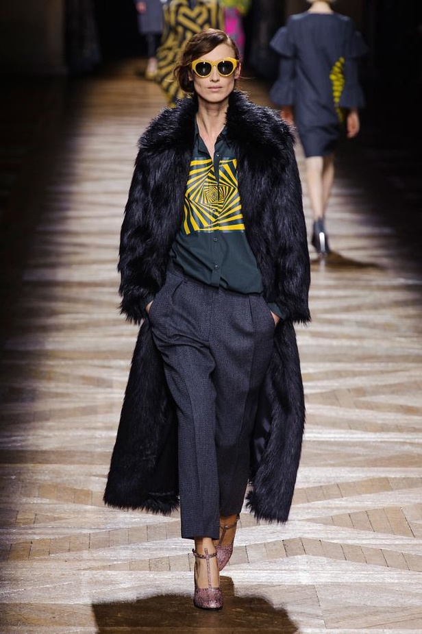 Dries Van Noten... أناقة الخطوط الوهمية