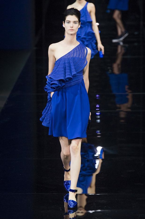 Emporio Armani .. كل غموض الأزرق وسحره