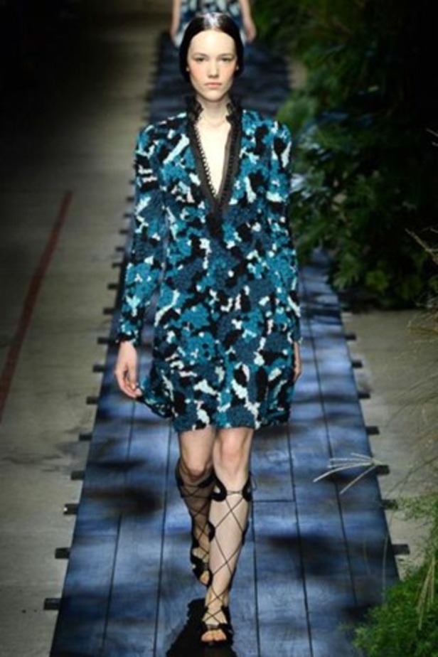 سحر الحدائق في عرض Erdem لربيع وصيف 2015