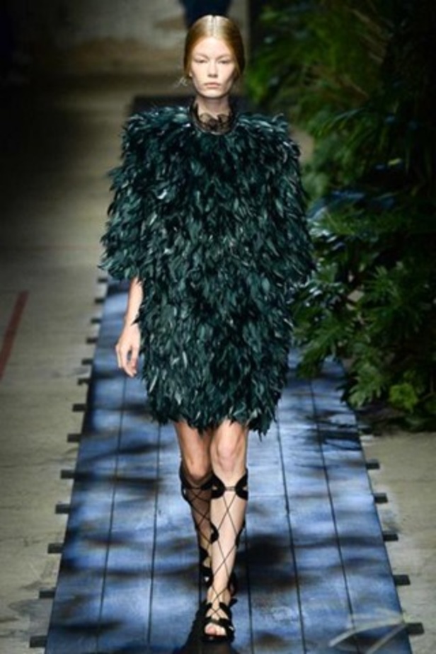 سحر الحدائق في عرض Erdem لربيع وصيف 2015