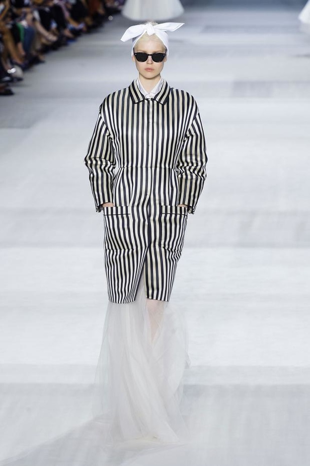 Giambattista Valli : خريف مزهر يتحدى الشحوب