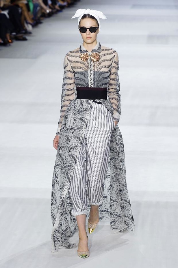 Giambattista Valli : خريف مزهر يتحدى الشحوب