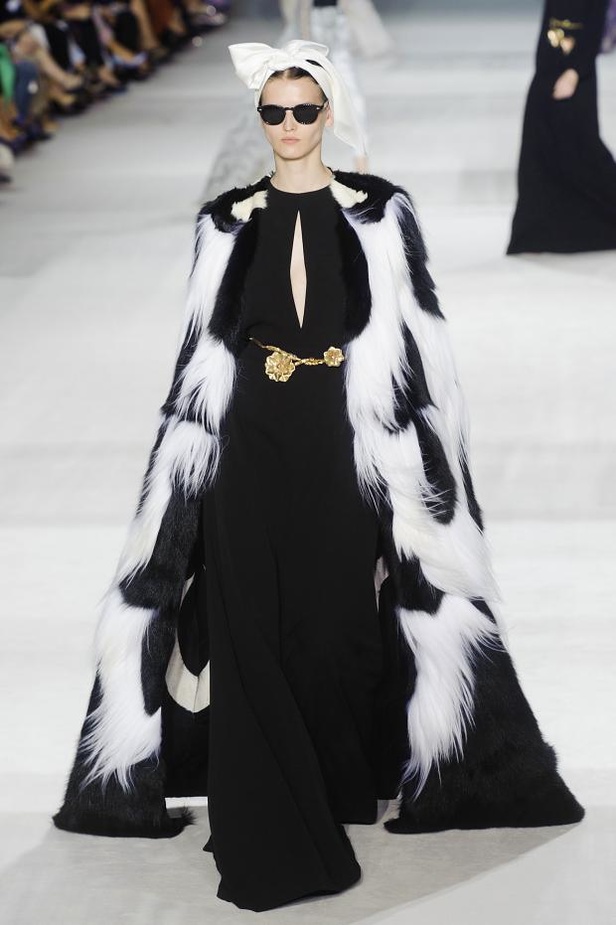 Giambattista Valli : خريف مزهر يتحدى الشحوب