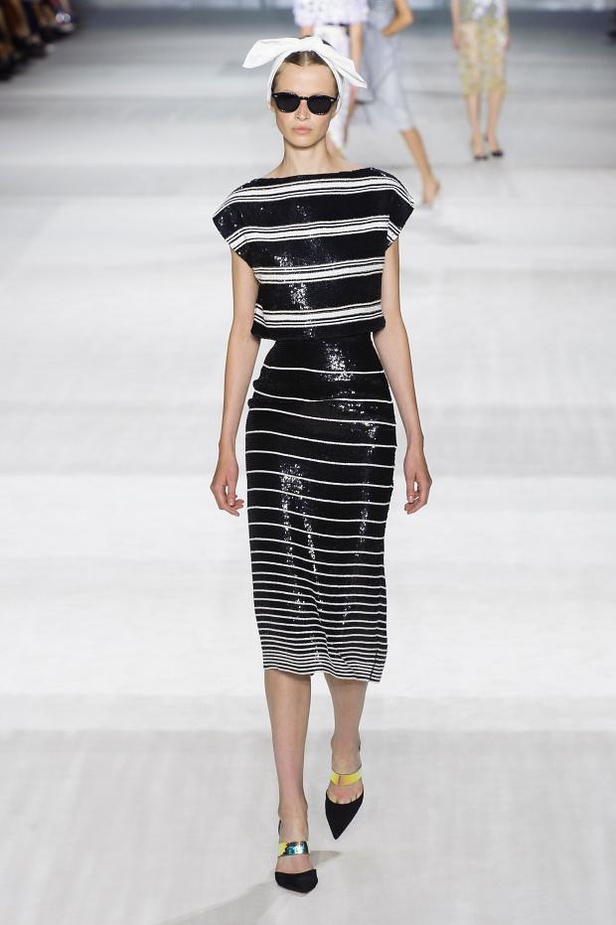 Giambattista Valli : خريف مزهر يتحدى الشحوب