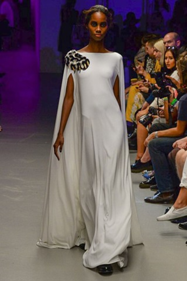 تصاميم غير متوقعة لدار Giles لربيع وصيف 2015