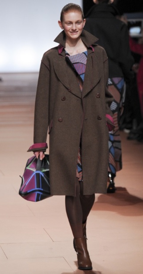 Issey Miyake يواجه خريف 2014 بابتسامة مشرقة 