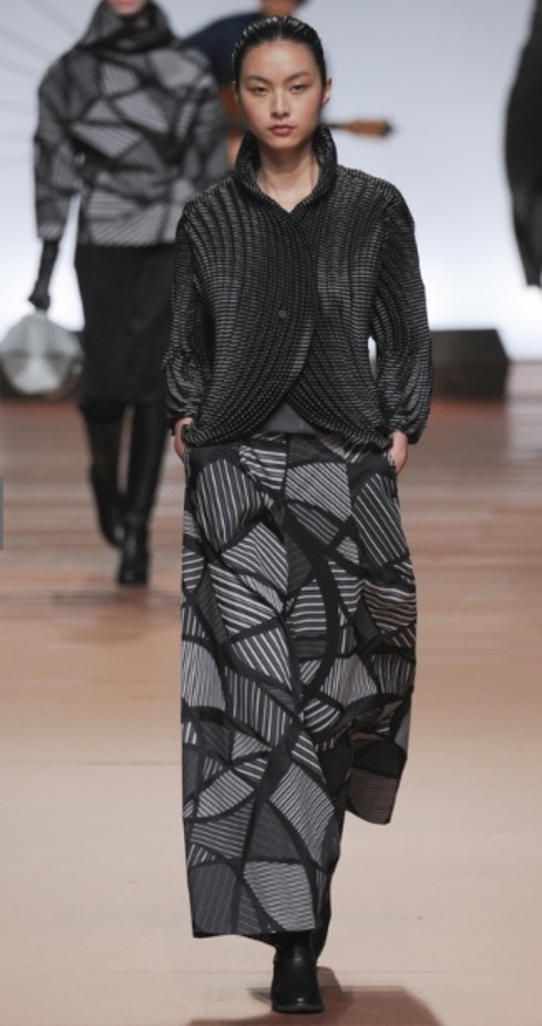 Issey Miyake يواجه خريف 2014 بابتسامة مشرقة 