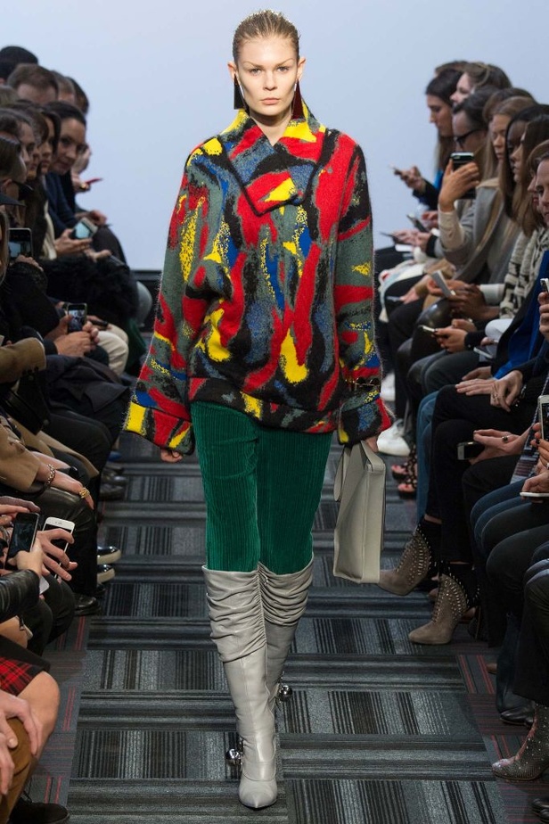 "J.W.Anderson".... صخب الثمانيّات بجرأة وتفرّد