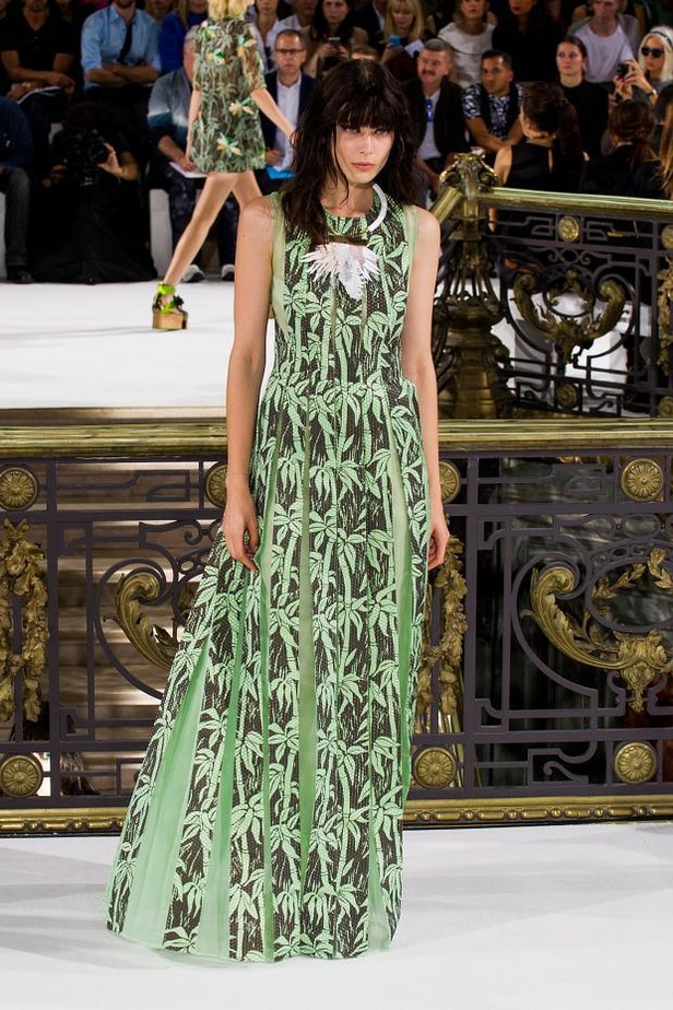 John Galliano .. أزهري كغابة صيفية مرحة