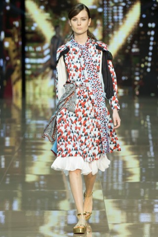 مزيد من الطبعات في عرض Just Cavalli لربيع وصيف 2015