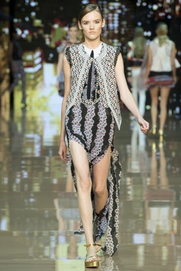 مزيد من الطبعات في عرض Just Cavalli لربيع وصيف 2015