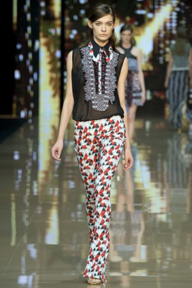 مزيد من الطبعات في عرض Just Cavalli لربيع وصيف 2015