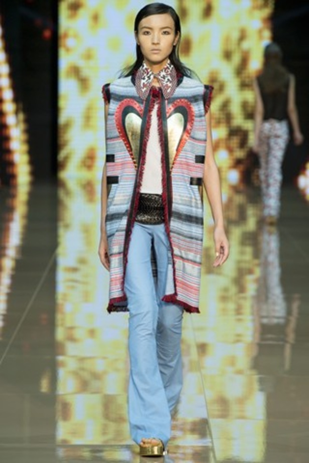 مزيد من الطبعات في عرض Just Cavalli لربيع وصيف 2015