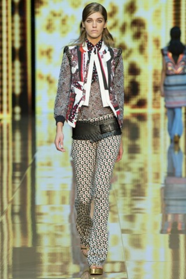 مزيد من الطبعات في عرض Just Cavalli لربيع وصيف 2015