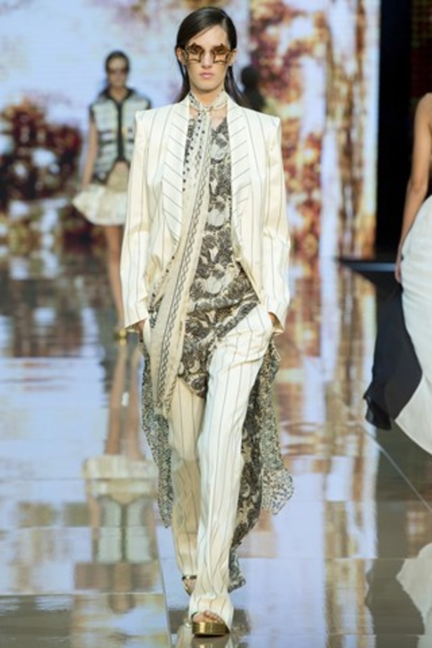 مزيد من الطبعات في عرض Just Cavalli لربيع وصيف 2015