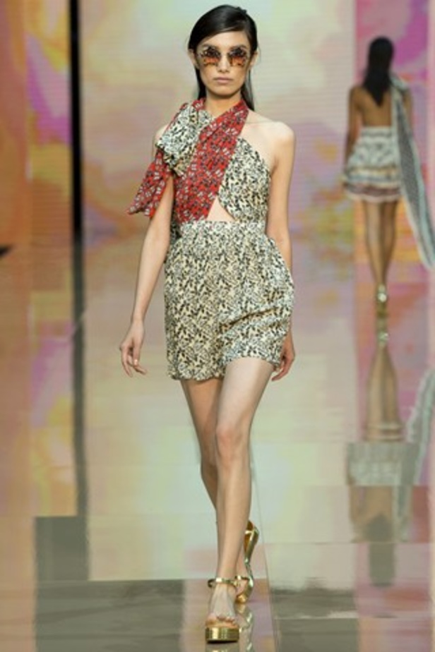 مزيد من الطبعات في عرض Just Cavalli لربيع وصيف 2015