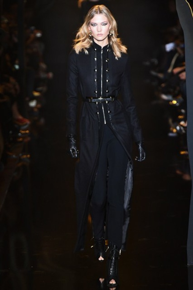 عرض Elie Saab لسيدة واثقة وحالمة!