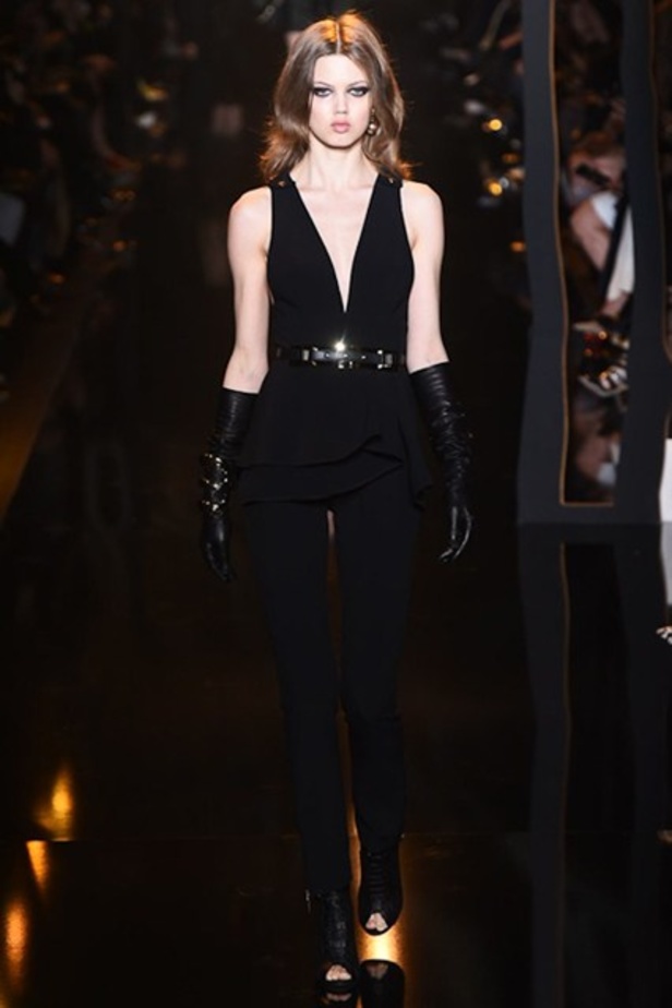 عرض Elie Saab لسيدة واثقة وحالمة!