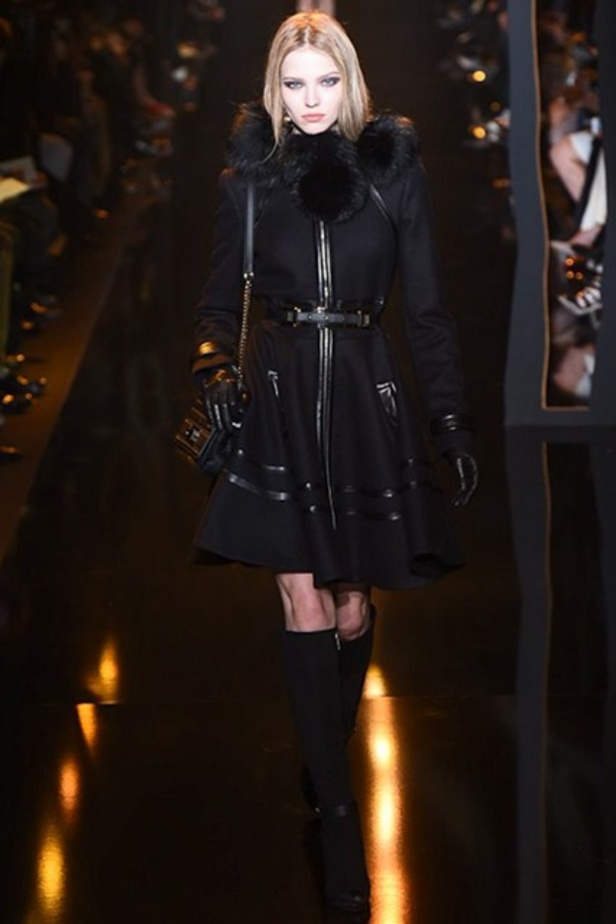 عرض Elie Saab لسيدة واثقة وحالمة!