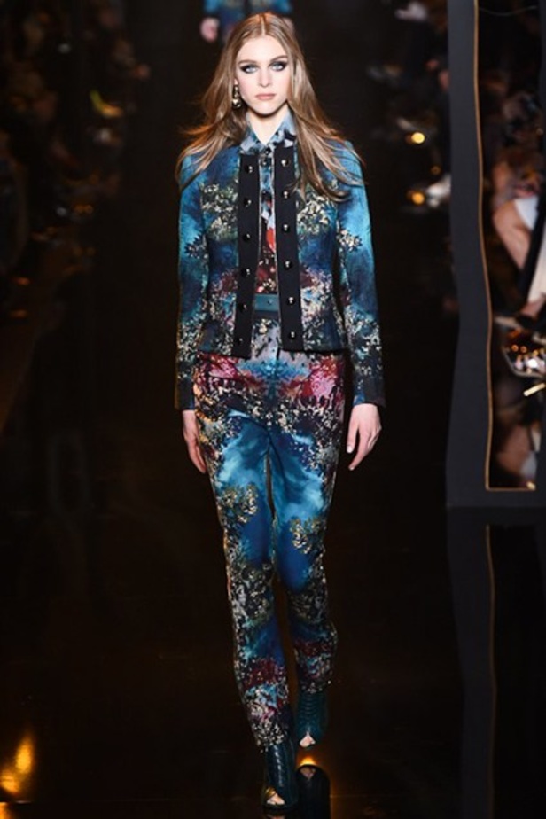 عرض Elie Saab لسيدة واثقة وحالمة!