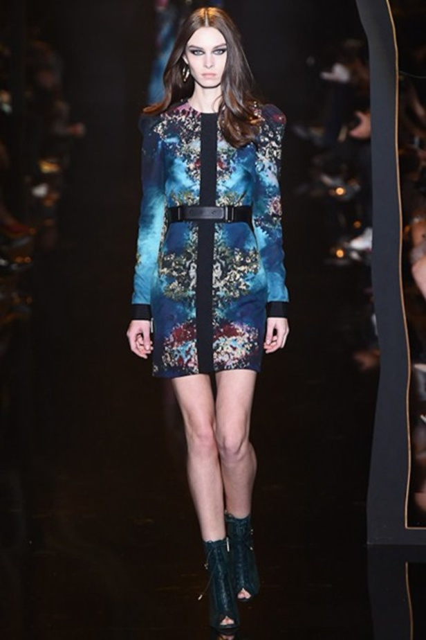 عرض Elie Saab لسيدة واثقة وحالمة!