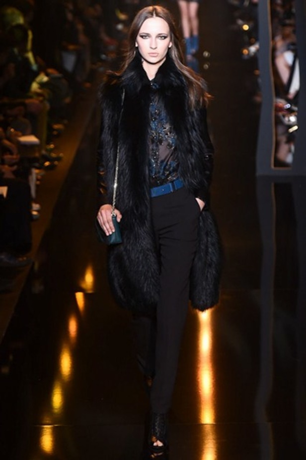 عرض Elie Saab لسيدة واثقة وحالمة!