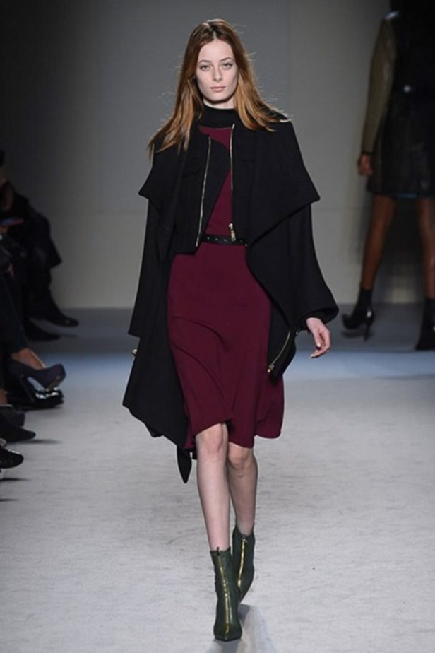 Roland Mouret: تصاميم كلاسيكية بنفحة عصرية