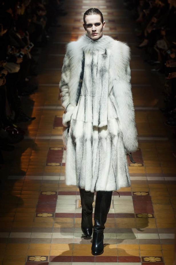 Lanvin... باريس الخمسينات بلمسة أفريقية راقية