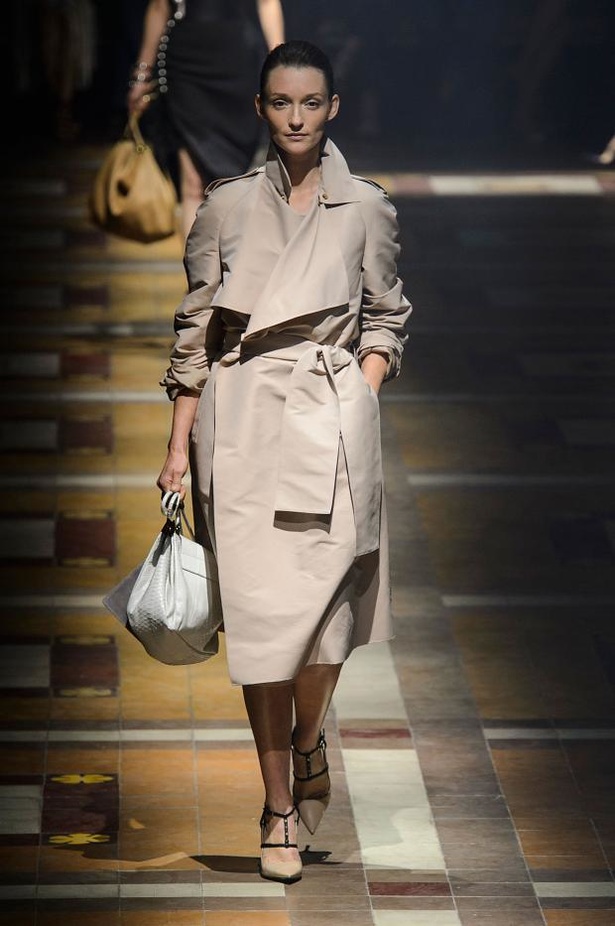 Lanvin .. أنوثة اللؤلؤ والدانتيل