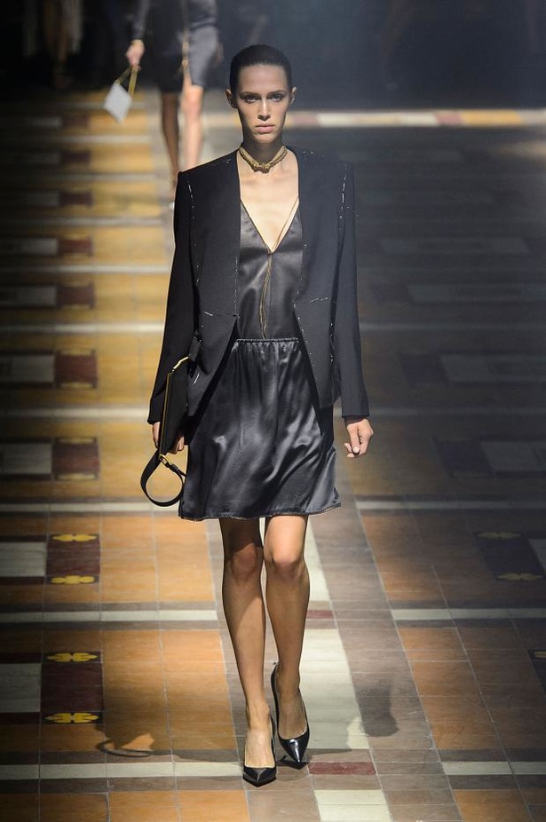 Lanvin .. أنوثة اللؤلؤ والدانتيل
