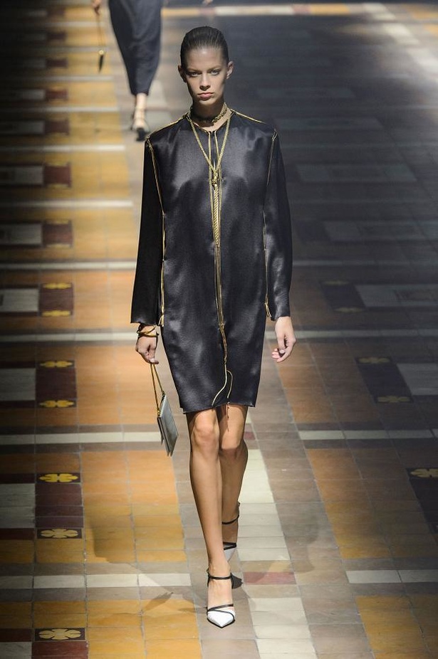 Lanvin .. أنوثة اللؤلؤ والدانتيل
