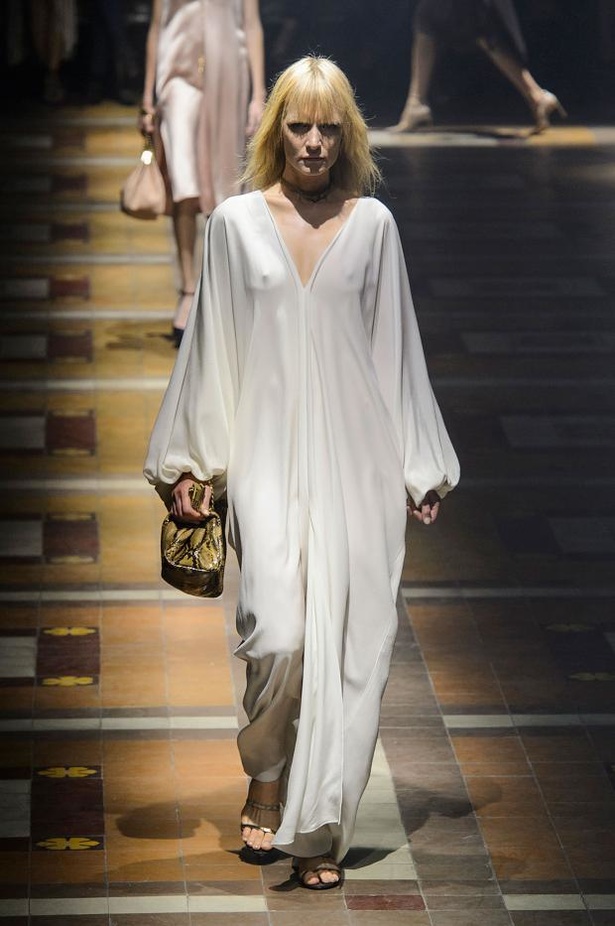 Lanvin .. أنوثة اللؤلؤ والدانتيل