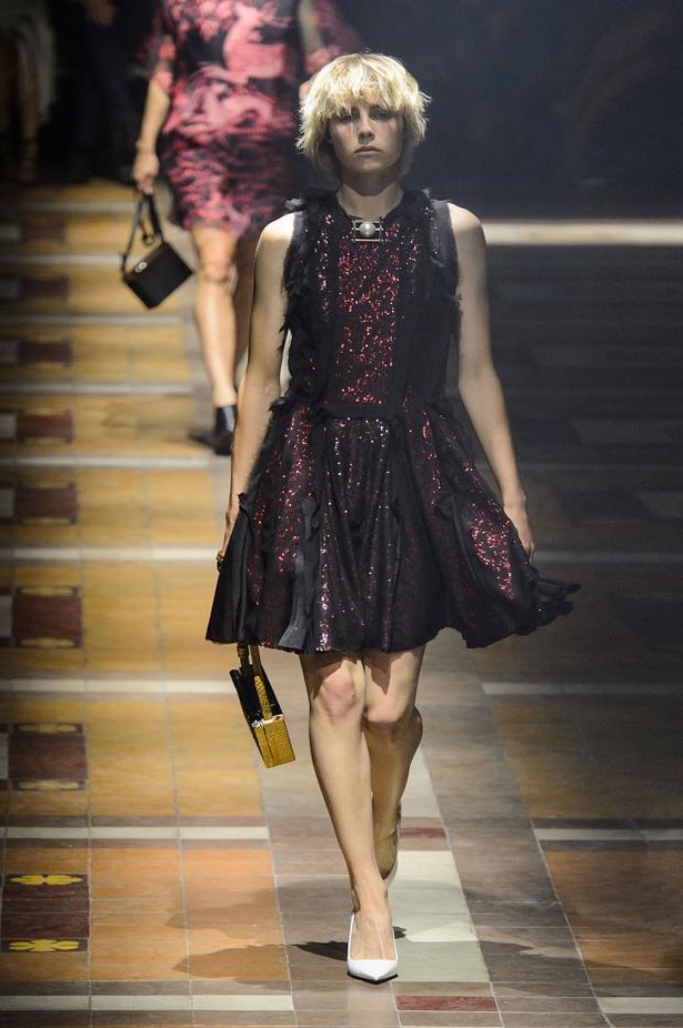 Lanvin .. أنوثة اللؤلؤ والدانتيل
