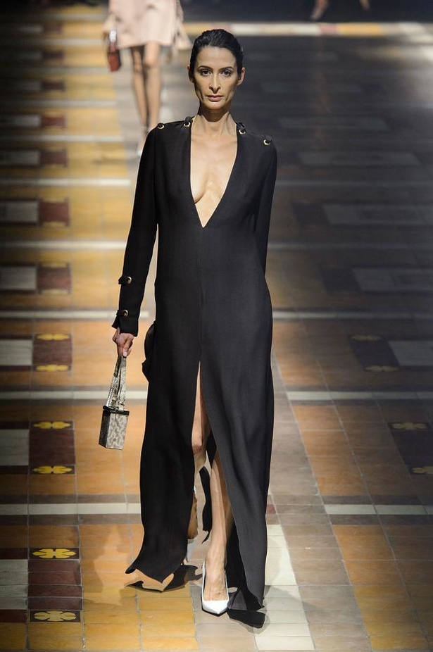 Lanvin .. أنوثة اللؤلؤ والدانتيل