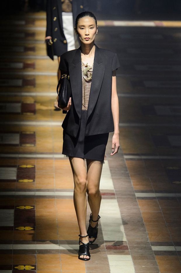 Lanvin .. أنوثة اللؤلؤ والدانتيل