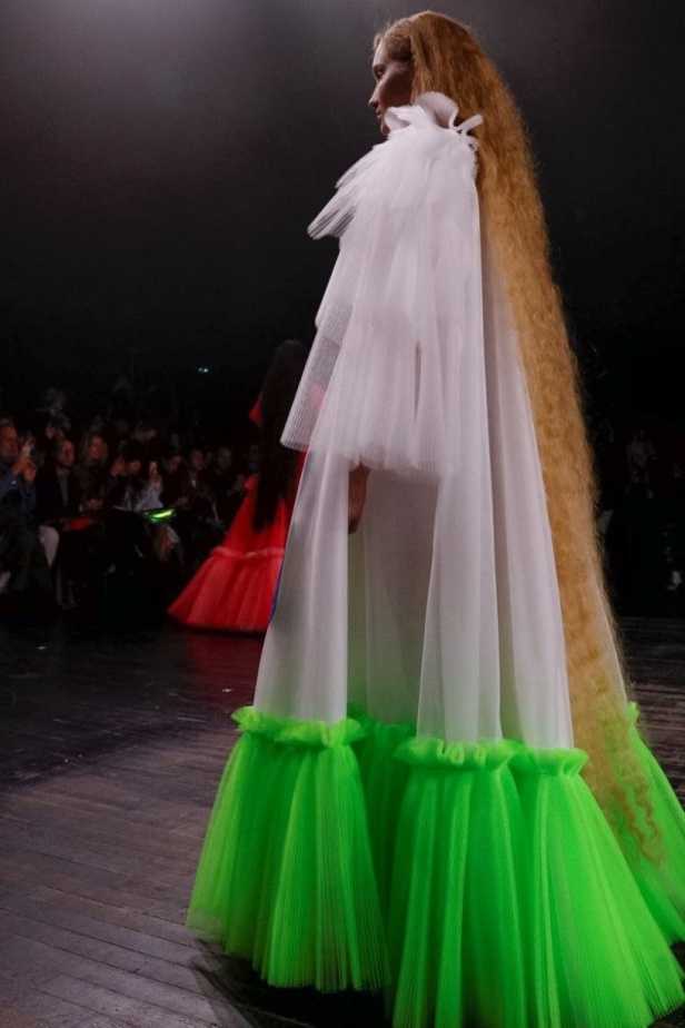 مجموعة طليعية من Viktor & Rolf لربيع وصيف 2019