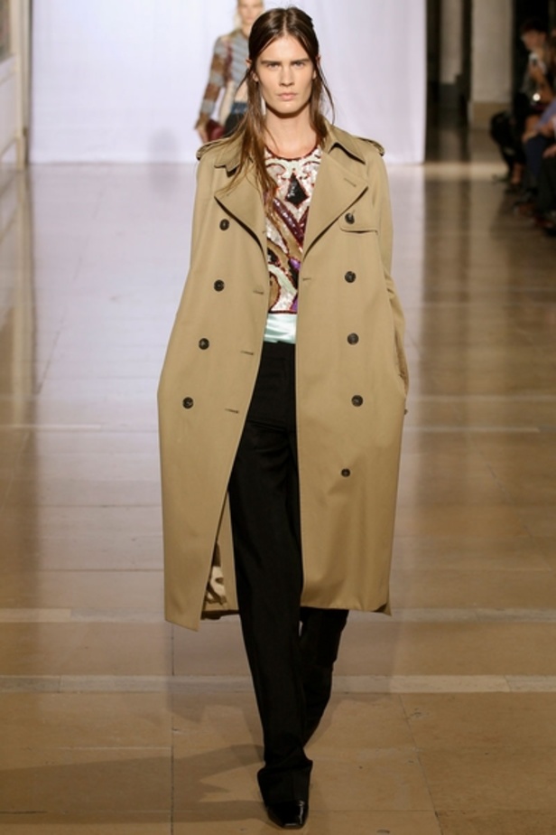 Maison Martin Margiela تضيف عنصر الابهار الى البذلة