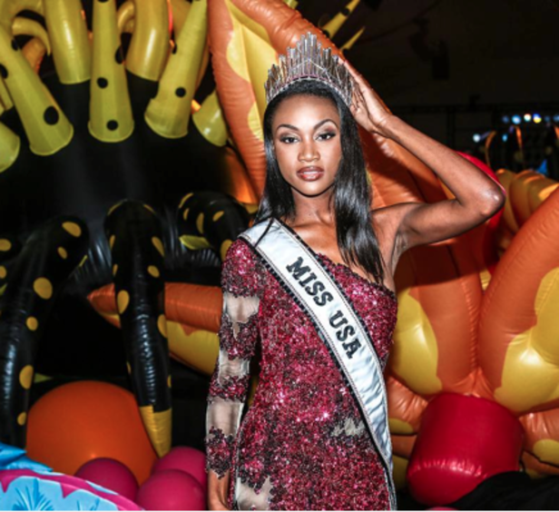 مجموعة "موسكينو" ريزورت 2017!