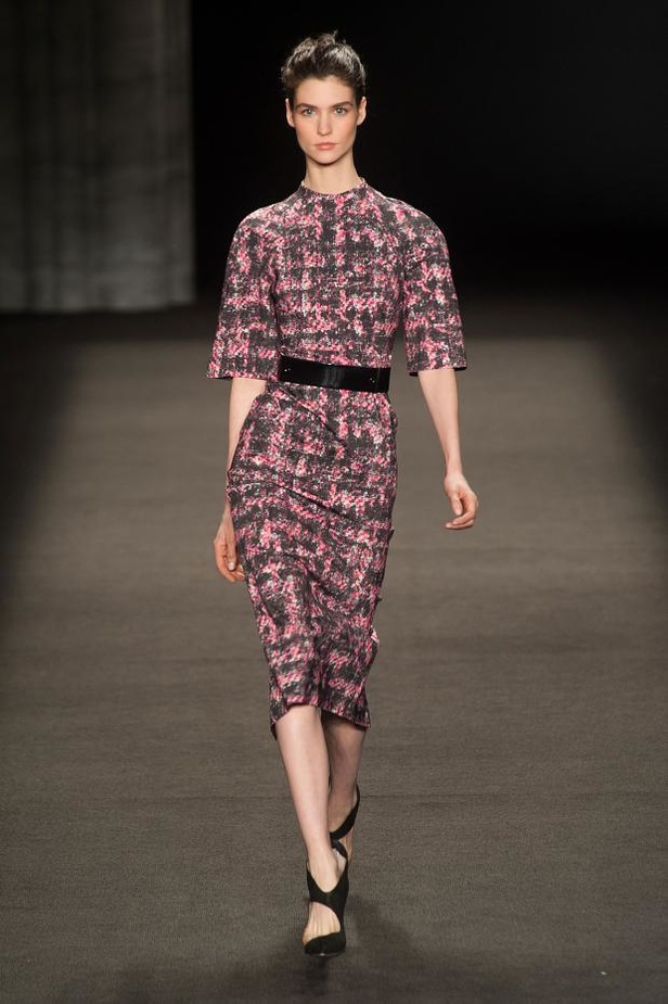 Monique Lhuillier: أزياء ملكية للإطلالات الفاخرة