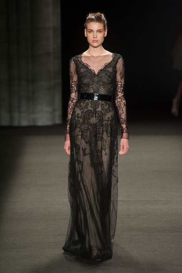 Monique Lhuillier: أزياء ملكية للإطلالات الفاخرة