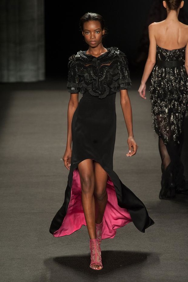 Monique Lhuillier: أزياء ملكية للإطلالات الفاخرة