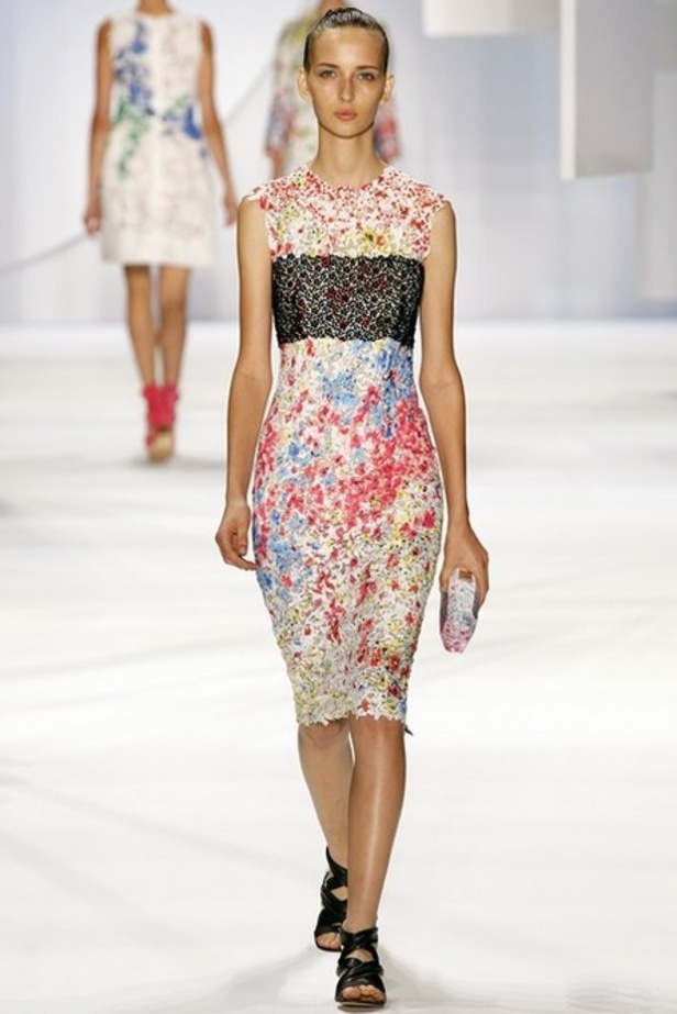 حدائق غناء من الفساتين في مجموعة Monique Lhullier