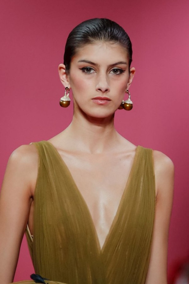 مجموعة جورج حبيقة للأزياء الراقية لخريف 2019: أناقة في التصاميم وعصرية بالتفاصيل