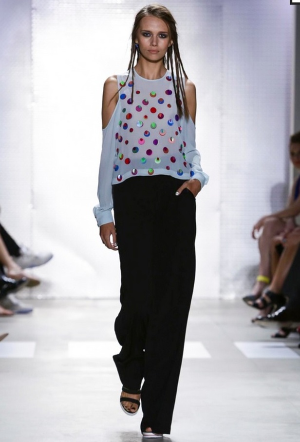 عالم من الألوان في مجموعةNicole Miller