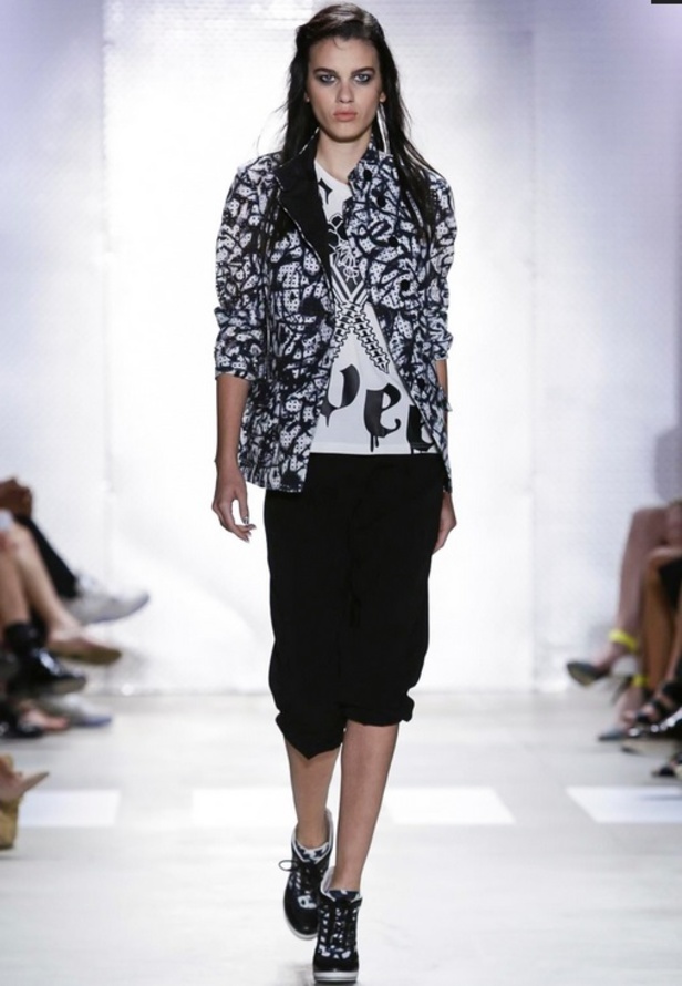 عالم من الألوان في مجموعةNicole Miller